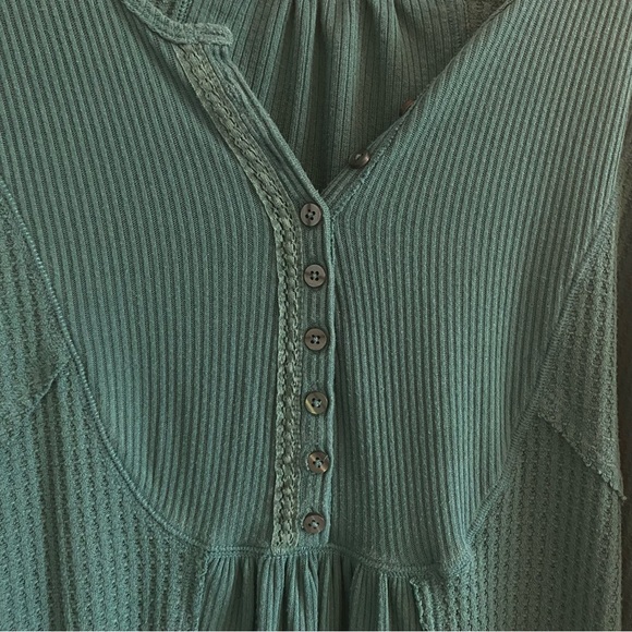 Free People Leo Henley top Relaxed Buttoned Top - Picture 6 of 9